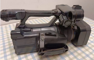 Caméra vidéo professionnelle de haute qualité d'image AX 2000E avec zoom optique 20X et objectif HDR-AX2000E - Product Image 3