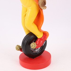 Redeco Ensemble de figurines en résine singe de cirque mignon sur monocycle, rouge, bleu, orange, jaune, décoration intérieure, cadeau, vente en gros, personnalisable - Product Image 3