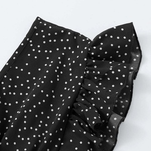 เสื้อชีฟองน่ารักสำหรับผู้หญิง ซัมเมอร์ 2025 แขนระบาย แต่งระบายชายเสื้อ ลายจุด คอวี เซ็กซี่ ผูกโบว์ ชายเสื้อจับจีบ - Product Image 4