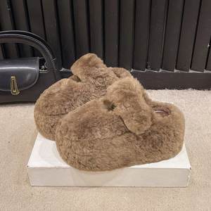 Pantuflas de invierno personalizadas al por mayor, pantuflas de felpa para interiores, pantuflas suaves para el hogar, pantuflas de lana de color liso. - Product Image 6