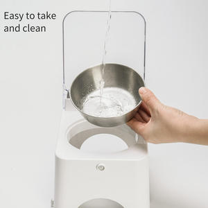 ชามอาหาร<span class=keywords><strong>แมว</strong></span>แบบพลิกเปิดได้พร้อมเซ็นเซอร์อินฟราเรดไร้สาย เครื่องให้<span class=keywords><strong>อาหาร</strong></span><span class=keywords><strong>แมว</strong></span>อัตโนมัติสำหรับในบ้านและตั้งแคมป์ ยกสูง ป้องกันการหก ไม่ลื่น - Product Image 4