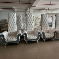 Chaise VIP à dossier haut ornée et encadrée, avec structure renforcée, pour la restauration hôtelière et l'utilisation en villa