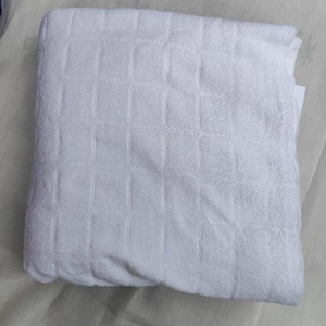 Ensemble Ihram musulman traditionnel antistatique respirant pour hommes vêtements <span class=keywords><strong>de</strong></span> pèlerinage serviette <span class=keywords><strong>de</strong></span> style arabe fait à la main Hajj Umrah Turki Tube - Product Image 1