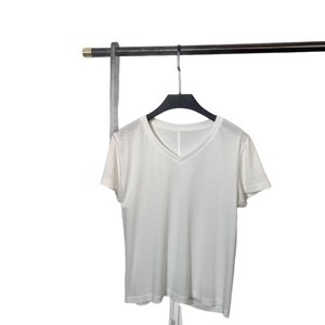 เสื้อยืดแขนสั้นสีขาว TS-020สำหรับผู้หญิงเสื้อถักคอวีทรงหลวมลำลองสีทึบ - Product Image 4