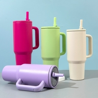 Gobelet isotherme en acier inoxydable à double paroi de 40 oz, personnalisable avec logo, avec bouchon anti-fuite, paille rabattable et poignée, pour les voyages en extérieur