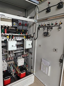 ตู้จ่ายไฟฟ้าแรงต่ำ GGD AC พร้อมตัว<span class=keywords><strong>ชดเชย</strong></span>คาปาซิเตอร์แบบเข้า/ออก  พร้อมสวิตช์เกียร์  ระดับการป้องกัน IP55 - Product Image 3