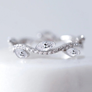 Anello con Design a Linee Ondulate e Foglie, Ispirato alla Natura, per Donne - Product Image 2