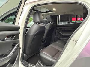 2022马自达3纳斯卡火焰黑版自动左转向真皮座椅后摄像头R18轮胎FWD - Product Image 6