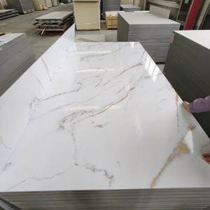 Plaque <span class=keywords><strong>de</strong></span> mousse PVC effet marbre blanc doré brillant, revêtement UV, résistante <span class=keywords><strong>à</strong></span> l'humidité, pour espaces résidentiels et commerciaux - Product Image 1