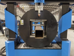 Mesin pemotong tabung <span class=keywords><strong>plasma</strong></span> 4 sumbu, mesin pemotong pipa persegi tabung logam rotasi otomatis - Product Image 2