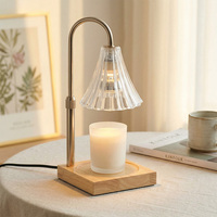 Lampe chauffe-bougie en verre transparent à côtes coniques avec base en bois pour une décoration minimaliste de la maison