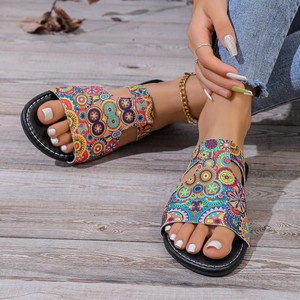 Sandales plates respirantes pour femmes, grandes tailles 36-43, style plage, semelle en caoutchouc polyvalente, design élégant - Product Image 4