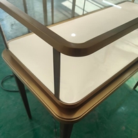 Vitrine à bijoux carrée moderne en verre avec éclairage LED, étanche, durable, taille personnalisable pour les magasins de détail et les centres commerciaux