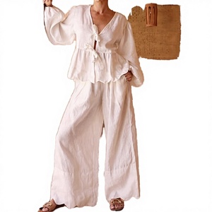 Ensemble pantalon et chemisier chic en coton tissé blanc pour femme, col en V, manches longues, volants et lacets, collection automne 2025 - Product Image 3