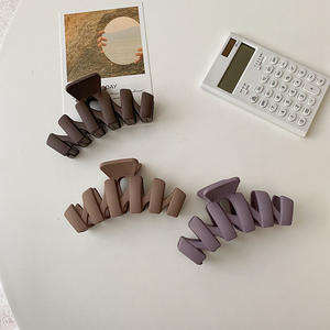 女性のための高品質のトレンディな波状のアソートカラーヘアクローポニーテール滑り止めプラスチックマット大型ヘアクランプ爪クリップ - Product Image 3