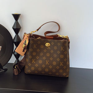 กระเป๋าใส่บัวรดน้ำวัสดุ PU ลายเรขาคณิตคุณภาพสูง ซับในทำจากโพลีเอสเตอร์ มันเป็นกระเป๋าถือของดีไซเนอร์ 1085 - Product Image 6