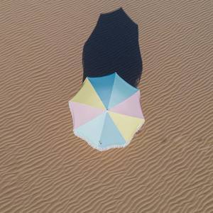 Parasol <span class=keywords><strong>de</strong></span> plage personnalisé en gros <span class=keywords><strong>avec</strong></span> motif imprimé, parapluie OEM à bord festonné <span class=keywords><strong>avec</strong></span> pompons, auvent robuste anti-UV50+ pour complexe hôtelier - Product Image 2