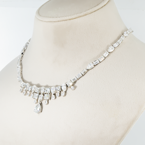 Collier Pendentif en Or Blanc 18 carats avec Émeraude et Diamant en Forme de Poire, Bijou de Créateur pour Occasions Spéciales – Offre Spéciale - Product Image 1