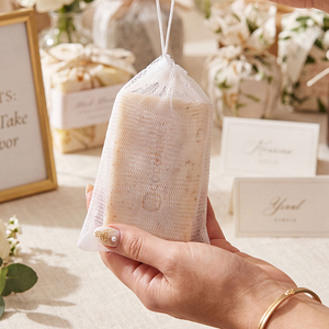 Savon artisanal français parfumé hydratant et nettoyant à l'huile d'avocat et d'olive, emballage élégant en ruban de soie, idéal pour les mariages - Product Image 4
