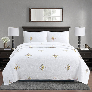 Couvre-lit matelassé blanc <span class=keywords><strong>de</strong></span> conception <span class=keywords><strong>de</strong></span> broderie <span class=keywords><strong>de</strong></span> <span class=keywords><strong>luxe</strong></span> ensemble <span class=keywords><strong>de</strong></span> literie matelassée <span class=keywords><strong>Florence</strong></span>, ensemble <span class=keywords><strong>de</strong></span> couvre-lit matelassé pour chambre à coucher - Product Image 2