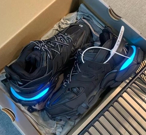 Chaussures décontractées de luxe 2025 Track 3.0 avec éclairage LED, baskets transparentes à semelle en cristal d'azote, baskets de créateur pour hommes et femmes - Product Image 3