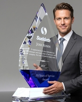 Trophée en verre cristal transparent Prestige avec logo et texte gravés sur mesure pour la reconnaissance des employés d'entreprise, souvenir de service