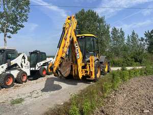 Chargeuse-pelleteuse JCB 4CX 4X14 d'occasion, 7000 kg, 2001-4000 heures, avec composants essentiels (moteur, pompe, boîte de vitesses, roulement) à vendre à bas prix - Product Image 5