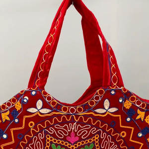 Sac fourre-tout rond artisanal tissé à la main, idéal pour la plage et le shopping, avec bandoulière, pour usage quotidien – Vente en gros à prix abordable - Product Image 5