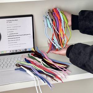 Porte-clés en macramé tressé en nylon fait main pour femmes, breloques de sac en corde style bohème, plusieurs couleurs pour décorations de sacs à main - Product Image 1