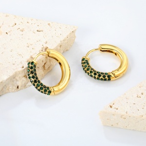 Pendientes de Aro Pequeños con Circonitas Cúbicas Verdes, Chapados en Oro de 18K, Acero Inoxidable, Joyería Minimalista para Mujer - Product Image 2