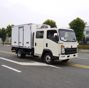 Nouveau <span class=keywords><strong>camion</strong></span> frigorifique HOWO 4x2 double cabine diesel manuel Euro6 de <span class=keywords><strong>5</strong></span> tonnes <span class=keywords><strong>pour</strong></span> le transport de produits alimentaires/viande en chaîne du froid - Product Image 3