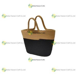 Sac fourre-tout en corde de coton tressée fait main pour femme, style simple et tendance, nouveau modèle estival, en paille assortie pour les vacances à la mer - Product Image 5