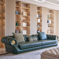 Canapé modulaire en cuir de luxe italien au design original, avec boutons, pieds en acier inoxydable et rembourrage en éponge, idéal pour hôtels et villas.