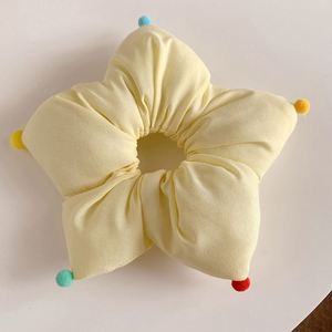 Scrunchies promotionnels en coton écologique, motif floral de dessin animé, logo et couleur personnalisés, élastiques à cheveux faits à la main pour femmes - Product Image 4