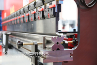 Presse plieuse hydraulique haute performance 125T 3200 avec contrôleur numérique E21 et vitesse d'approche rapide