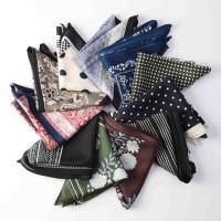 Accessoires personnalisés : Foulard, Bandana, Accessoire capillaire en satin effet soie, Matériel et taille sur mesure, Châle de luxe pour femme