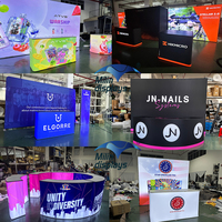 Table pliante à installation facile pour comptoir de réception incurvé portable à couverture personnalisée complète pour l'affichage des salons professionnels