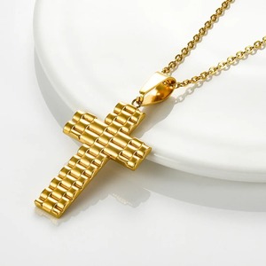 1 pièce Pendentif Croix Catholique Texturé en Acier Inoxydable pour Hommes et Femmes, Doré, Vintage, Religieux, Amulette de Prière de Jésus, Bijoux Cadeaux - Product Image 1