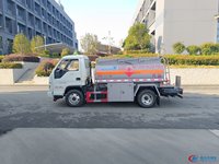 Camion-citerne Euro 6 de 2,5 m³ avec plaque bleue, petit camion-citerne de 2500 L pour la livraison de diesel