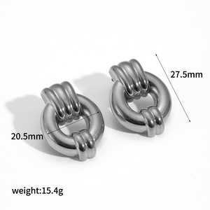 ต่างหูห่วงสแตนเลสทรงเรขาคณิตสำหรับผู้หญิง ต่างหูแฟชั่นระดับไฮเอนด์ทำจากไทเทเนียมสตีล 18k - Product Image 4