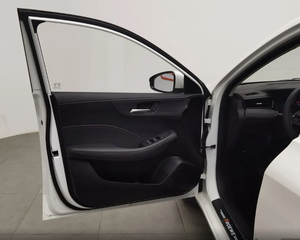 2023 Roewe I5 30k kilométrage berline compacte à <span class=keywords><strong>essence</strong></span> véhicule à engrenages manuels voitures d'occasion même moteur de MG5 pas cher <span class=keywords><strong>prix</strong></span> réel - Product Image 5