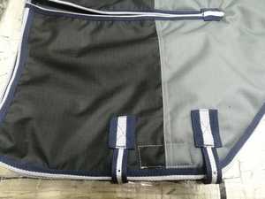 Manta impermeable premium para caballos para protección invernal y comodidad al montar al aire libre - Product Image 6