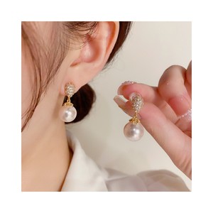 Chine fabricant femmes mode boucles d'oreilles Vintage laiton plaqué pavé zircone grande perle unique boucles d'oreilles goutte - Product Image 1