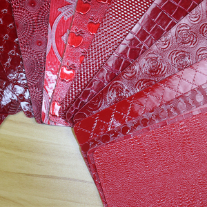 Tissu d'<span class=keywords><strong>ameublement</strong></span> universel en cuir PVC gaufré, imperméable et lavable, design mode rouge chinois, pour housses de siège de voiture décoratives - Product Image 2