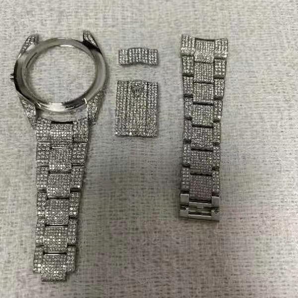 Вставлен браслет с муассанитом