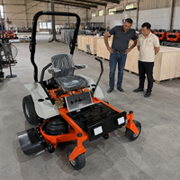 Tondeuse autoportée à rayon de braquage zéro, à essence, avec moteur bicylindre en V de 803 cm³ et plateau de coupe à 3 lames pour la tonte commerciale de gazon