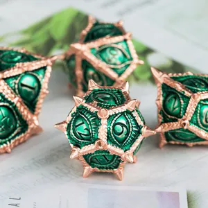 Set dadu logam polihedral produk baru pabrik grosir set dadu dnd untuk D & D game RPG naga mata dadu logo kustom