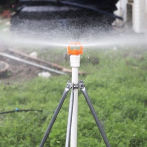 DaringFish <span class=keywords><strong>Pistolet</strong></span> pulvérisateur à 4 points en plastique technique à réfraction en forme de pêche, modèle DaringFish pour l'irrigation des pelouses et jardins - Product Image 2