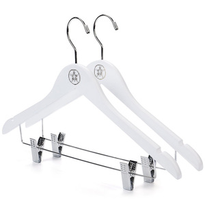 Cintre en bois antidérapante enfants, combinaison de cintre en bois blanc avec Clips - Product Image 2