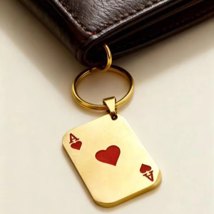 Portachiavi in Metallo <span class=keywords><strong>Asso</strong></span> di Cuori Acciaio Inossidabile Placcato <span class=keywords><strong>Oro</strong></span> Regalo Artigianale Souvenir Decorazione per Borsa Auto Cappello Natale Europa CE - Product Image 1